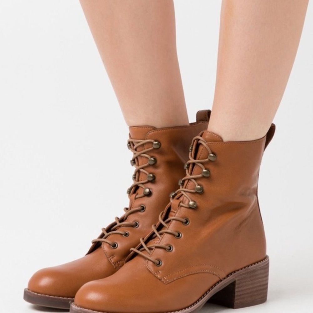 Madewell The Patti Lace Up Boot in English Saddle Sz 8
